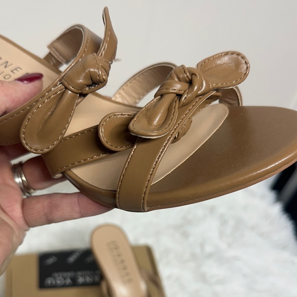 Journee Collection Tan Bow Sandals - Picture 4 of 10
